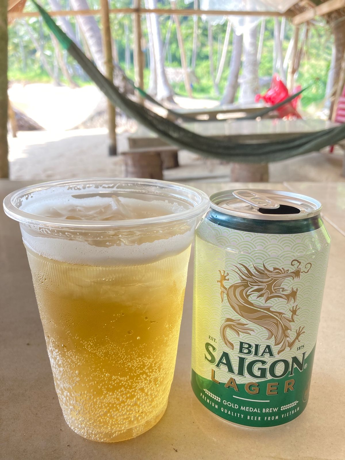 上から見たビーチbãi Cây Mếnへ。
この日は軽く泳ぎましたが、水も...