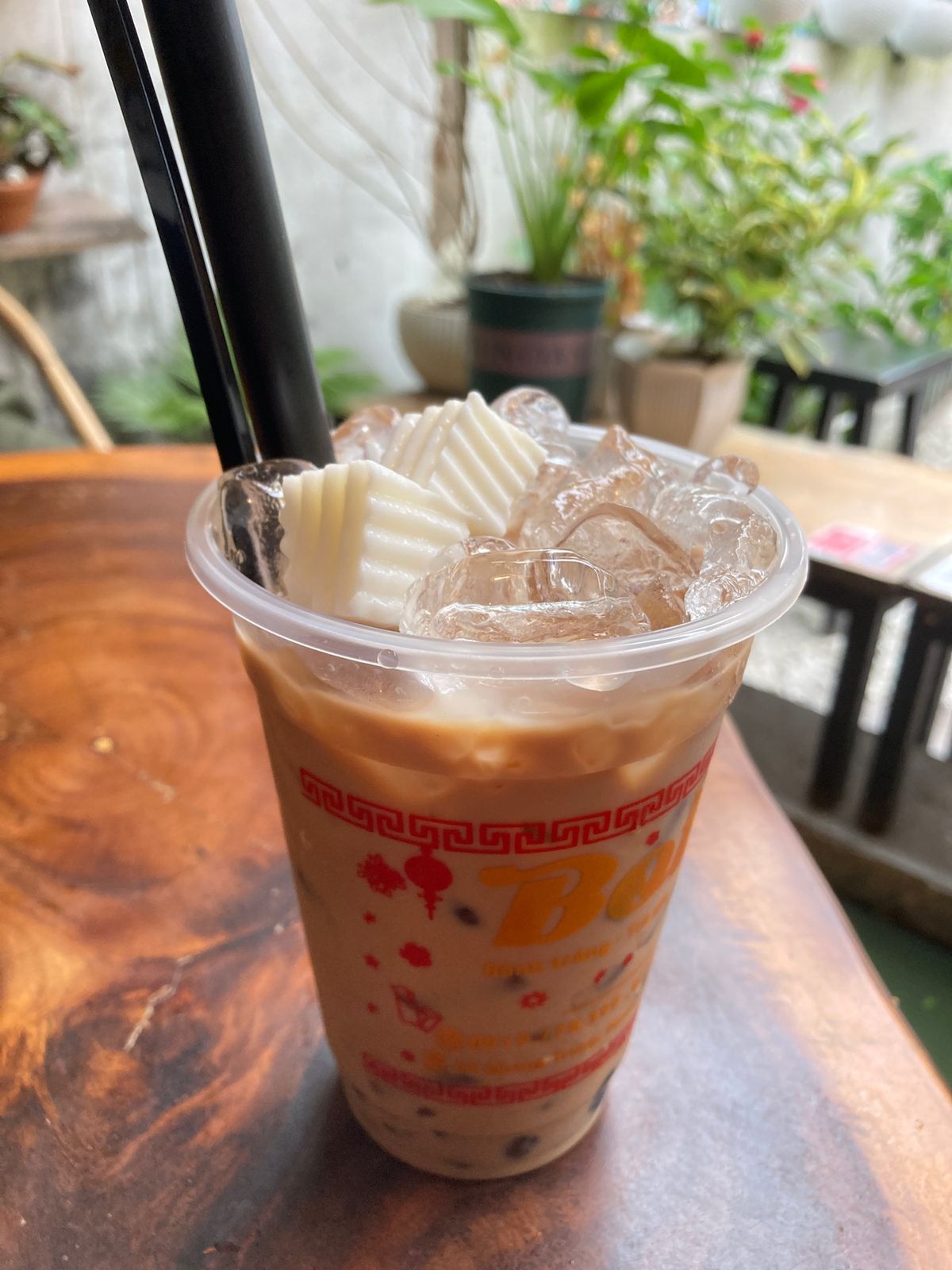 タピオカミルクティー(trà sữa truyền thống)、混ぜライ...