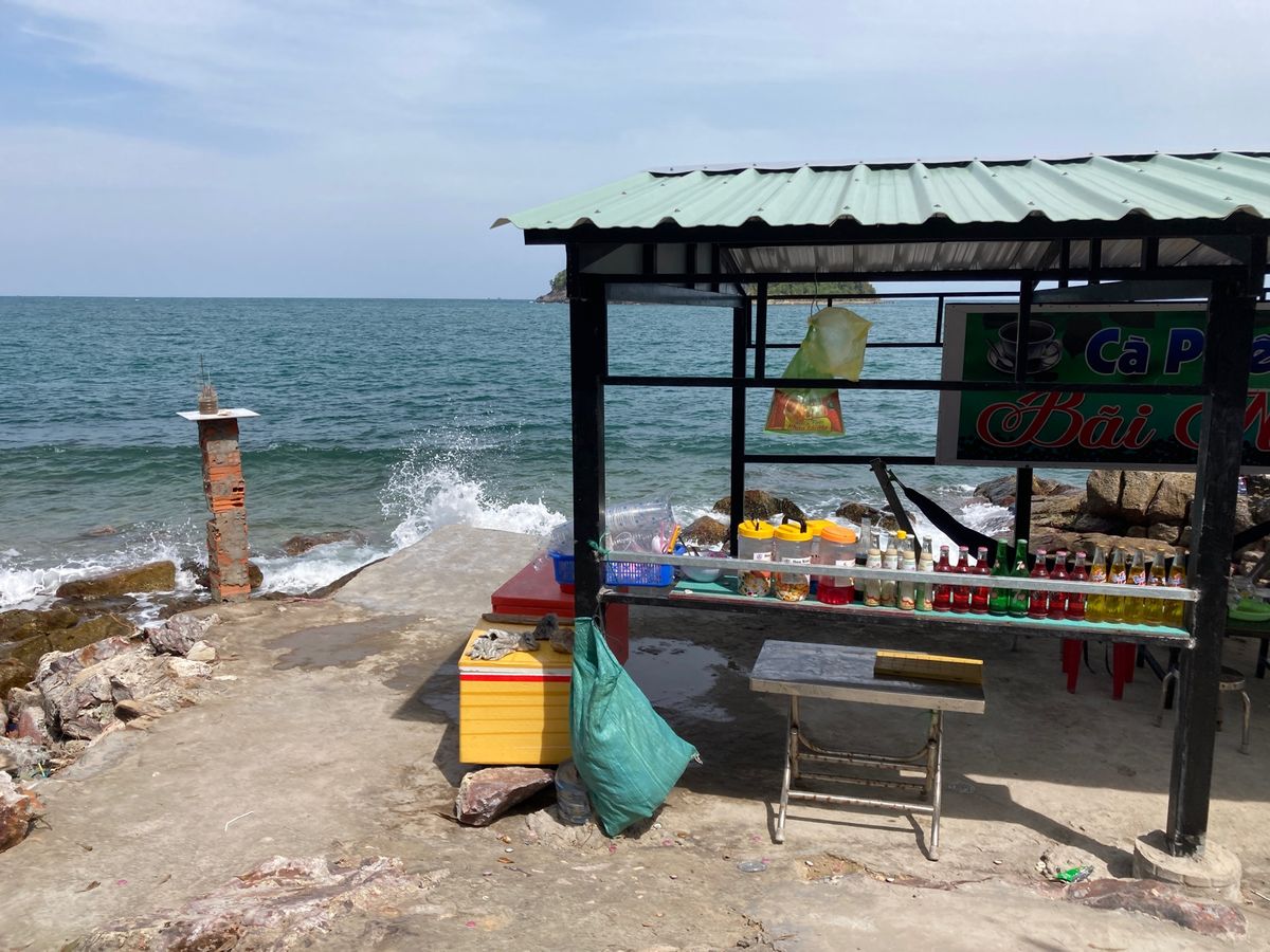 道の途中でカフェを発見。ここはベトナム人観光客もほとんど来なそうな地元民御...