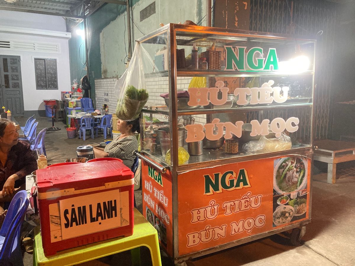 約16時間かかって現地時間の23時30分、どうにか当日中にラックザーのホテ...