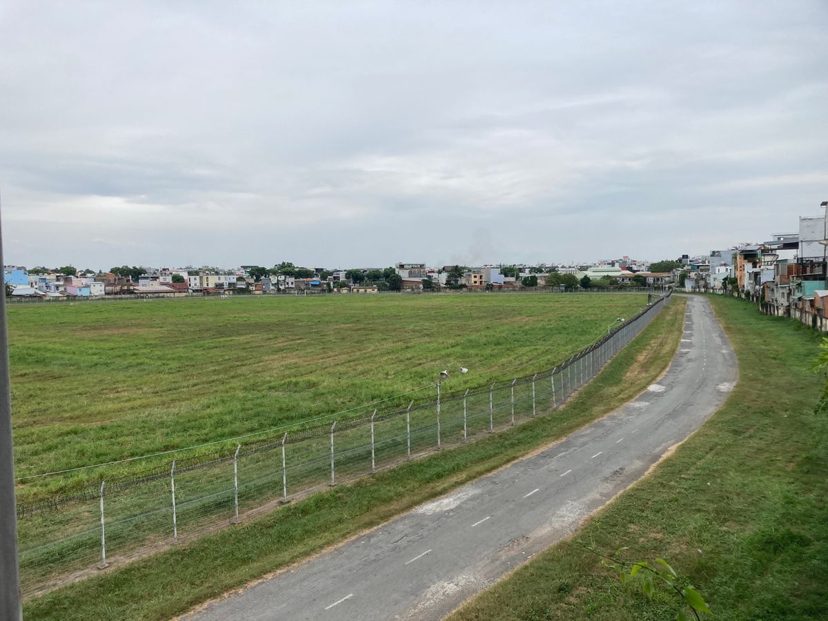 こちらも以前から行ってみたかった、タンソンニャット空港脇の飛行機の眺められ...