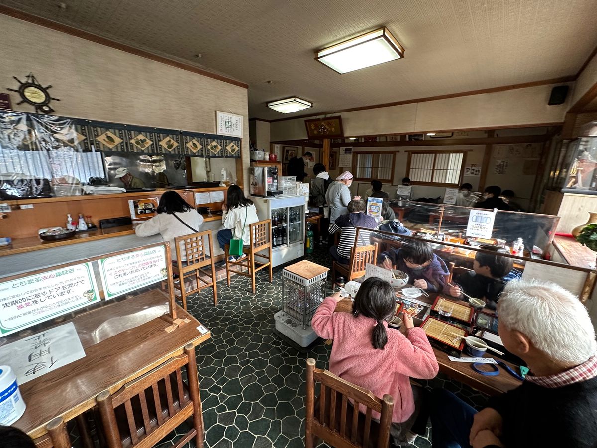 鬼怒楯岩大吊橋の近くにあったお蕎麦屋さん「やまじょう」さん

気さくなご夫...