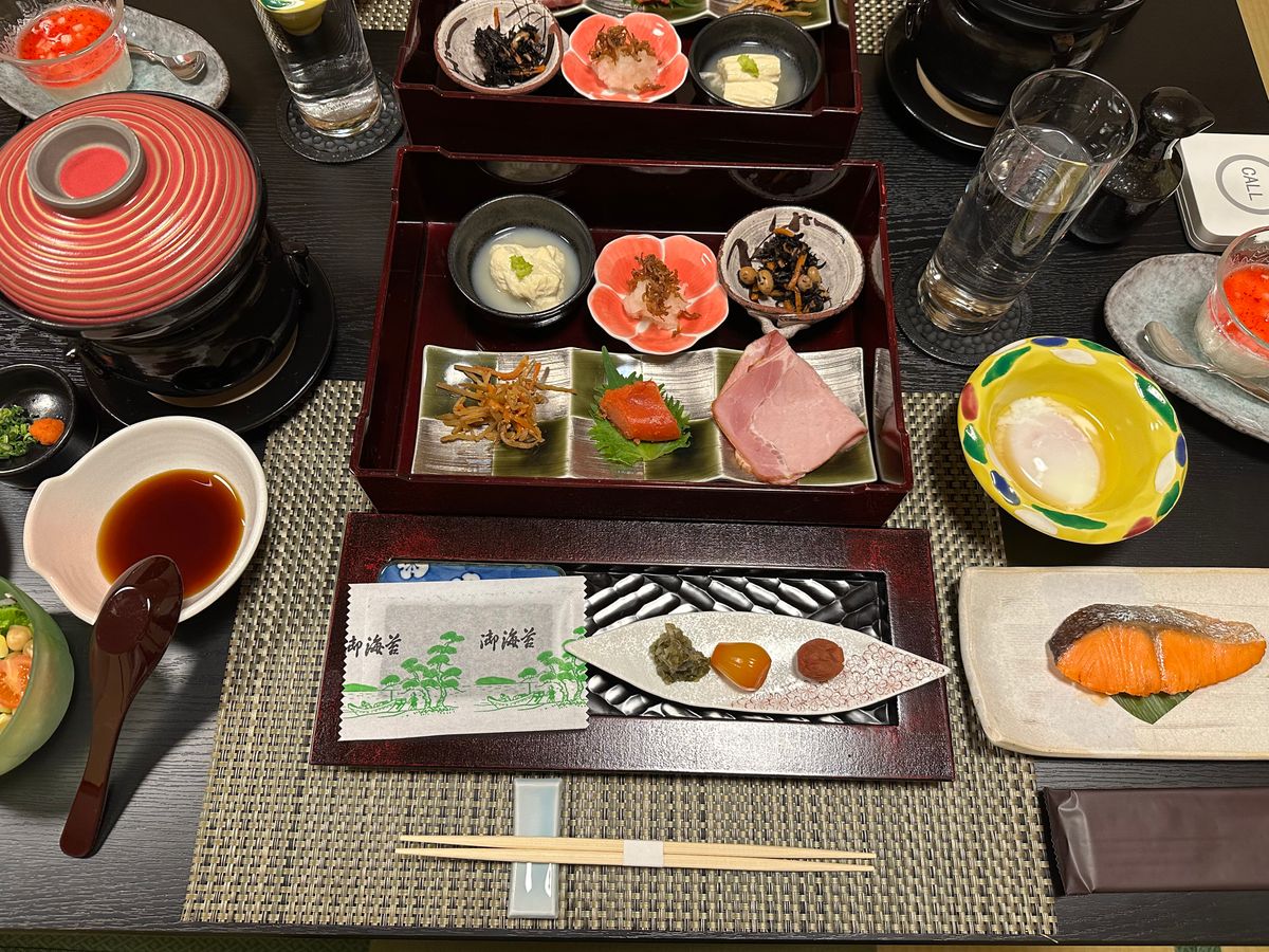 朝ごはんと室内ドッグラン

2枚目は犬用のササミの料理。
卵焼きは食べなか...