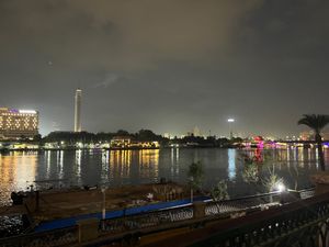 カイロのナイル川🇪🇬

最後の夜はナイル川の橋からナイル川を30分くらい見...