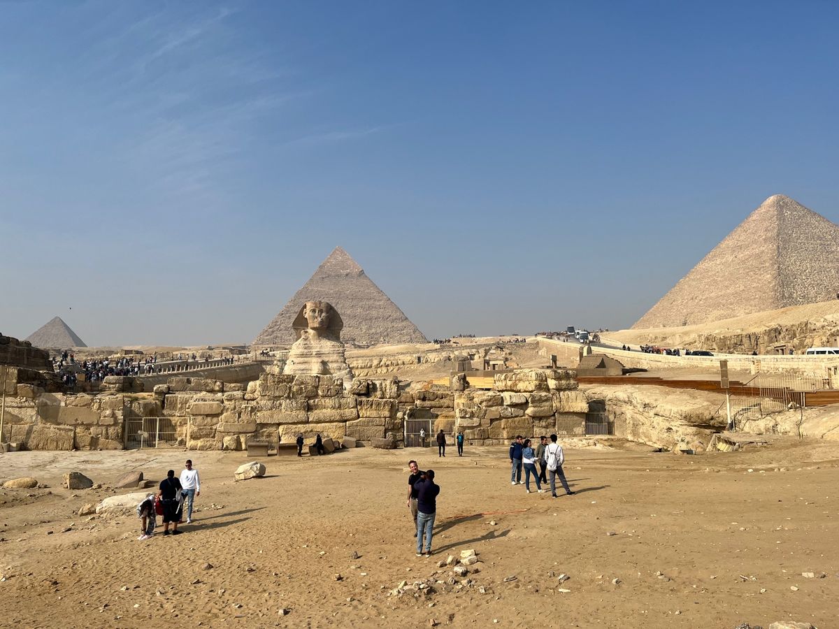 2022年最終日はこの旅のメインイベントのギザの3大ピラミッドへ🇪🇬
やっ...