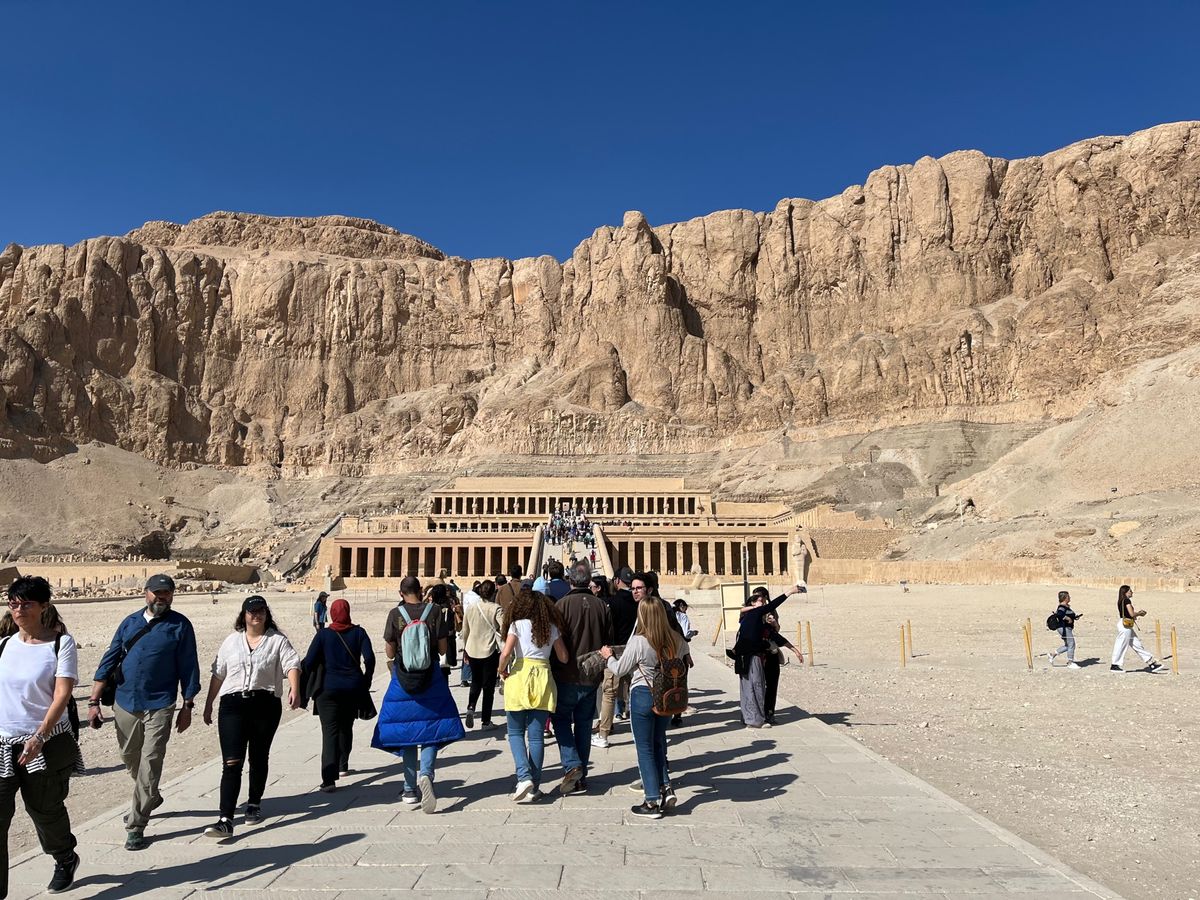 ルクソール編🇪🇬
<ハトシェプスト女王葬祭殿>
次に行った所はめちゃいい景...
