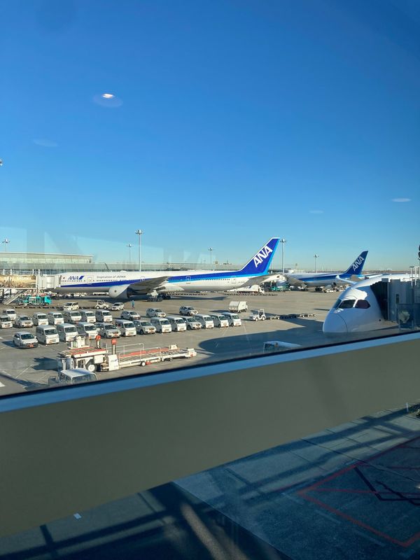 日本・大阪府「【日帰り】メダリスト・オン・アイス2022観戦(？)」の写真：空港まで車だったんですが、道が混んでて間...