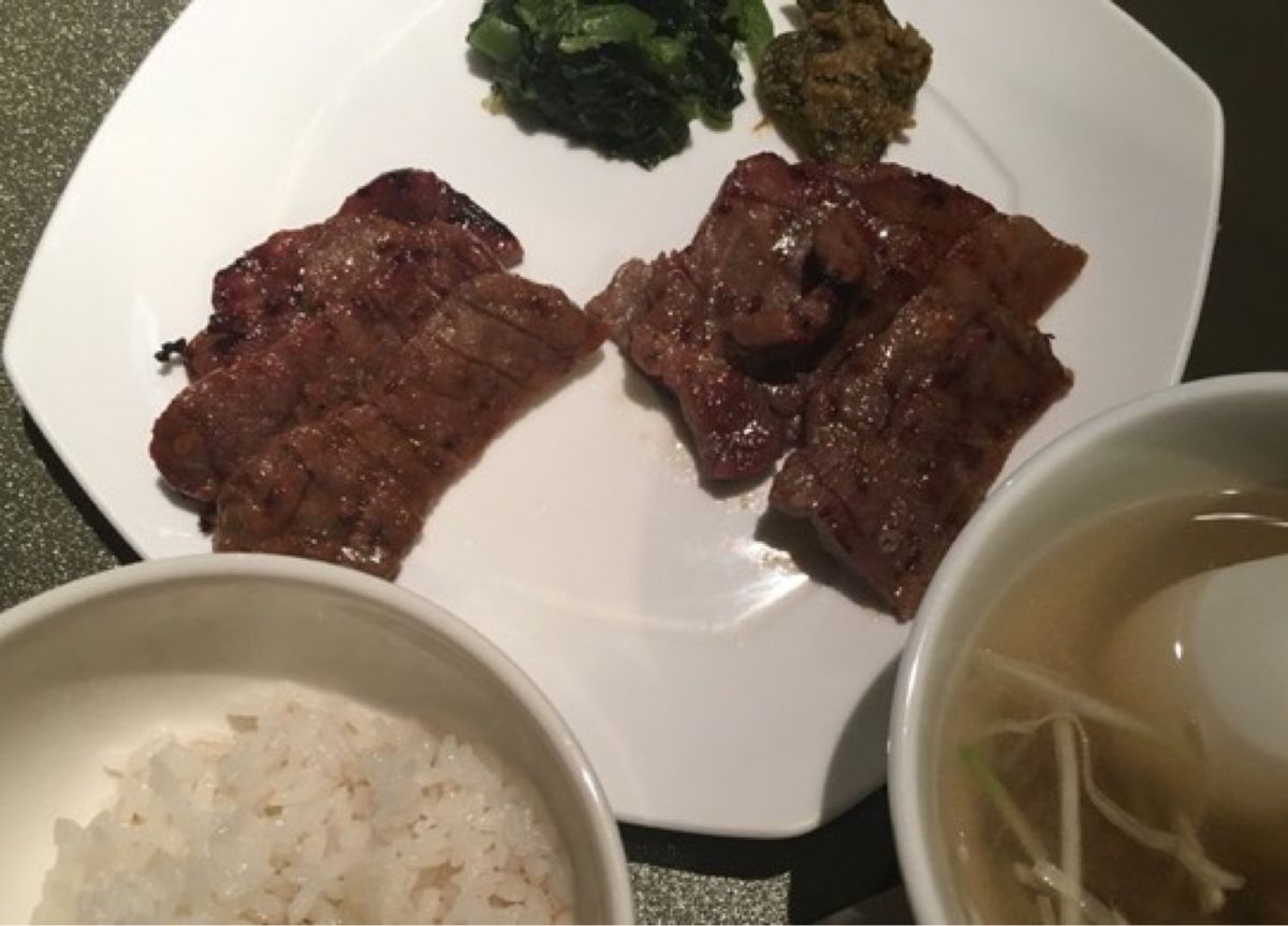 観光案内所にいた羽生選手。
牛タンも食べたし、奥州筆頭にも会いに行った。
...