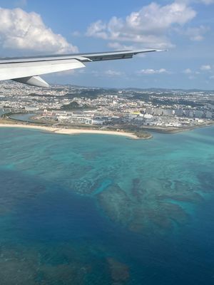 このあと天気が崩れがちだったので、到着時に上空から見た空港近くの海が一番綺...
