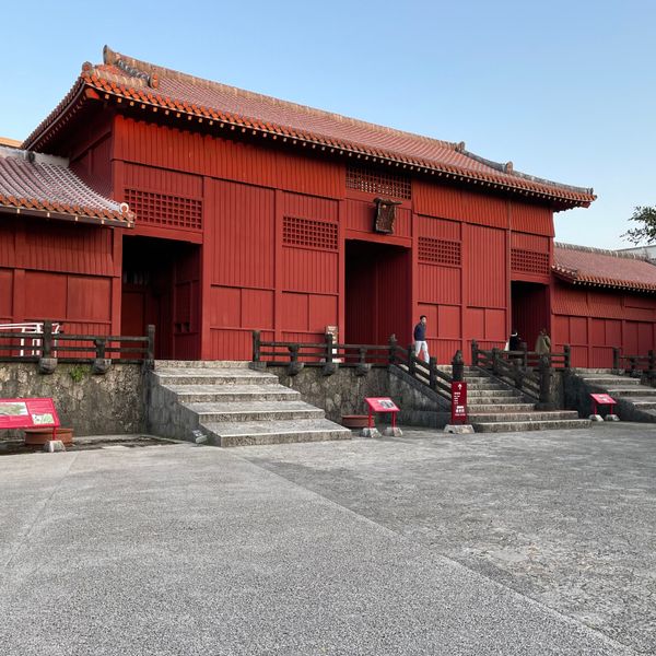 日本・沖縄県「やんばるでちむどんどん！」の写真：初日の観光は首里城。
2019年に火災の...