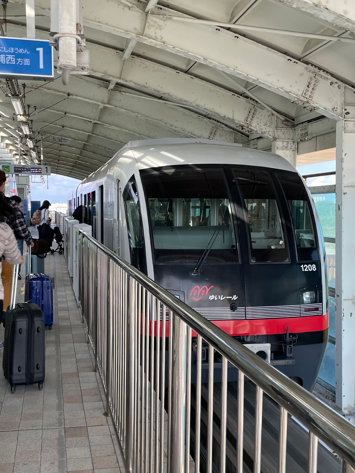 このあと天気が崩れがちだったので、到着時に上空から見た空港近くの海が一番綺...