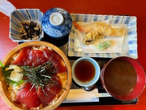 帰りはおはらい町のすし久へ。久しぶりにてこね寿司をいただきました。