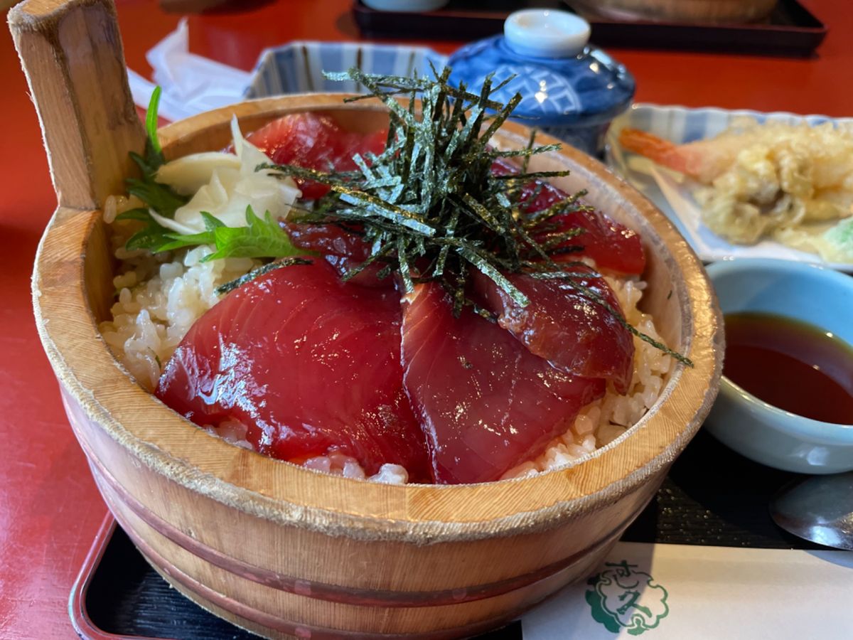 帰りはおはらい町のすし久へ。久しぶりにてこね寿司をいただきました。