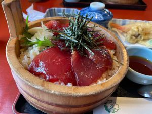 帰りはおはらい町のすし久へ。久しぶりにてこね寿司をいただきました。