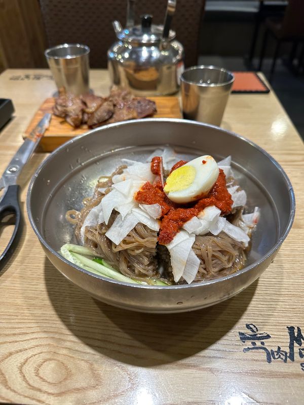 大韓民国 (韓国)・ソウル「ソウル旅行」の写真：空港でユッケビビンバ食べたら、機内食もビ...