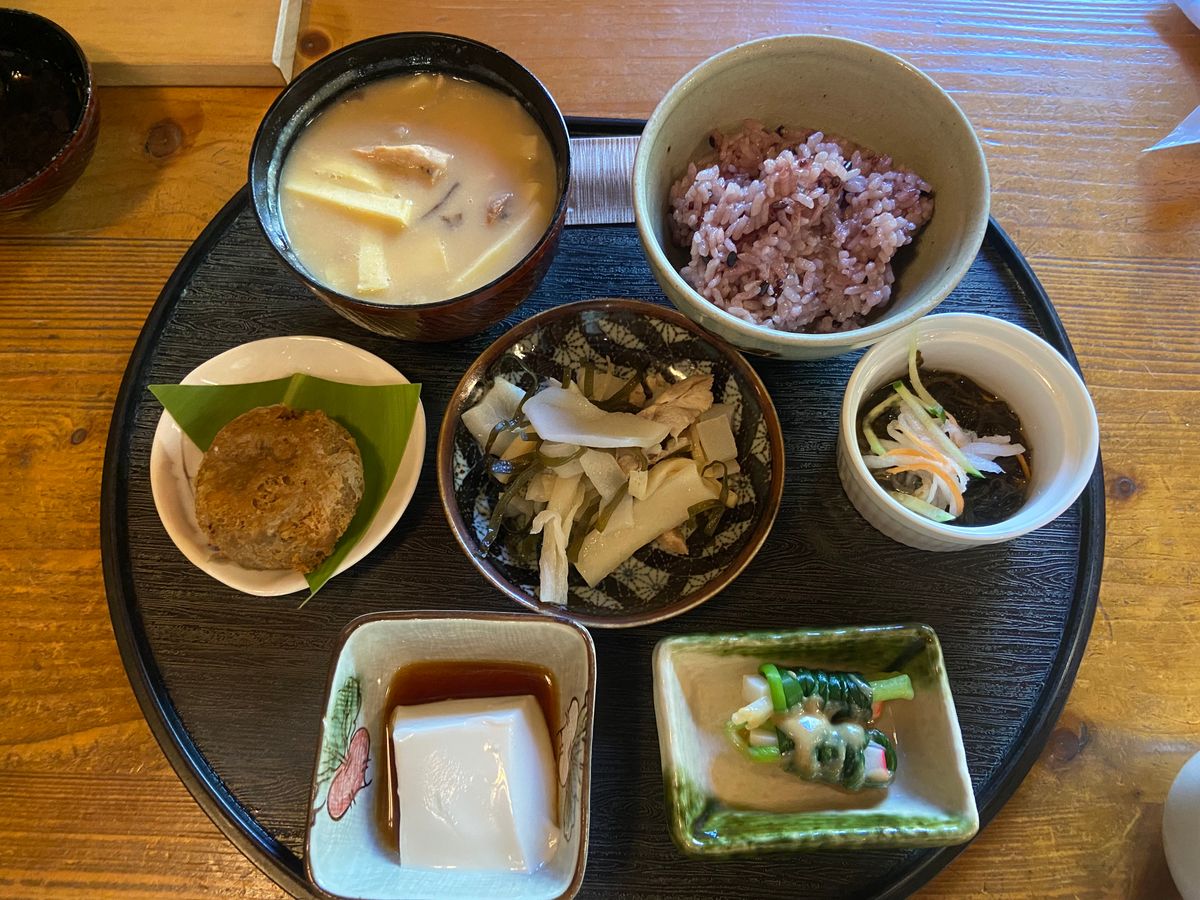 むじぬ汁といなむどぅち定食
毎朝食べたいくらいおいしい
並んでも食べる価値...