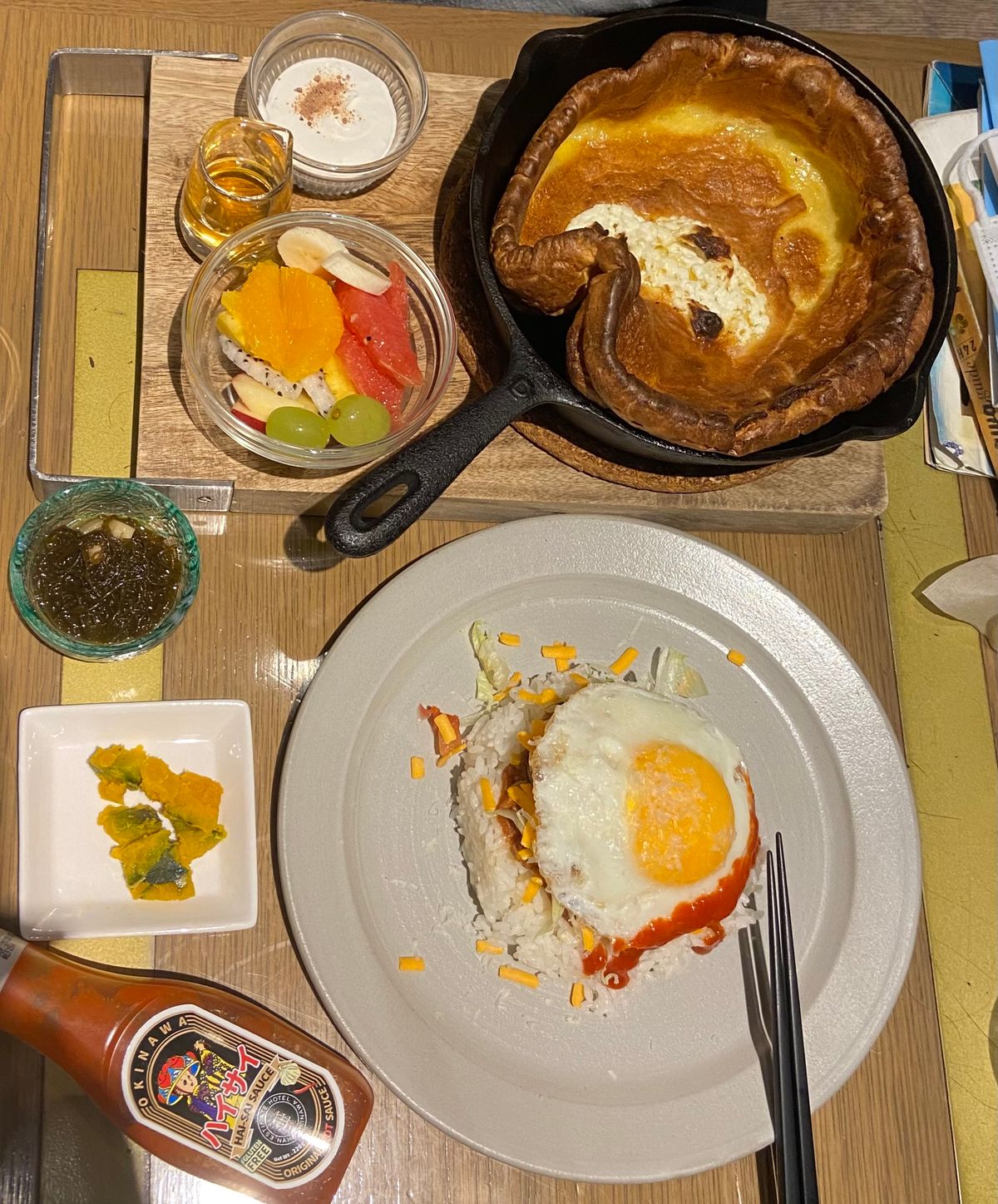 初日のホテル
18：00からのフリービールうれしい
朝ごはんはカフェメニュ...