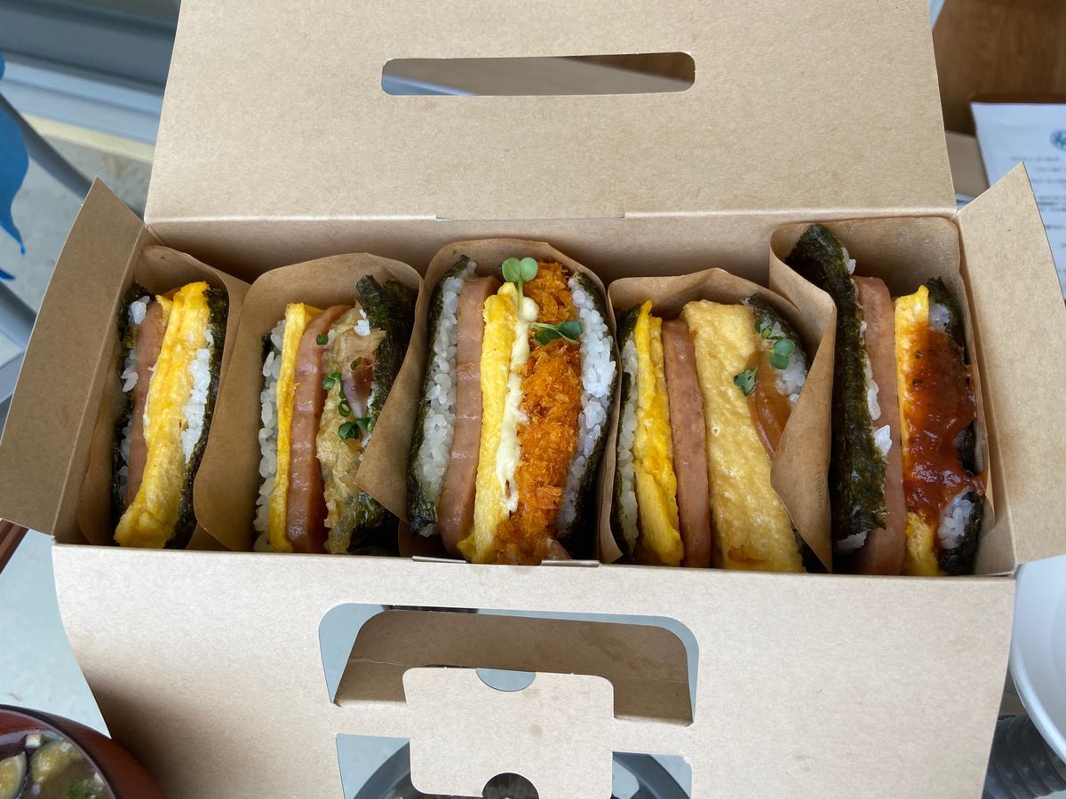 pork tamago onigiri 本部
朝ごはんのないお宿の時はもっ...