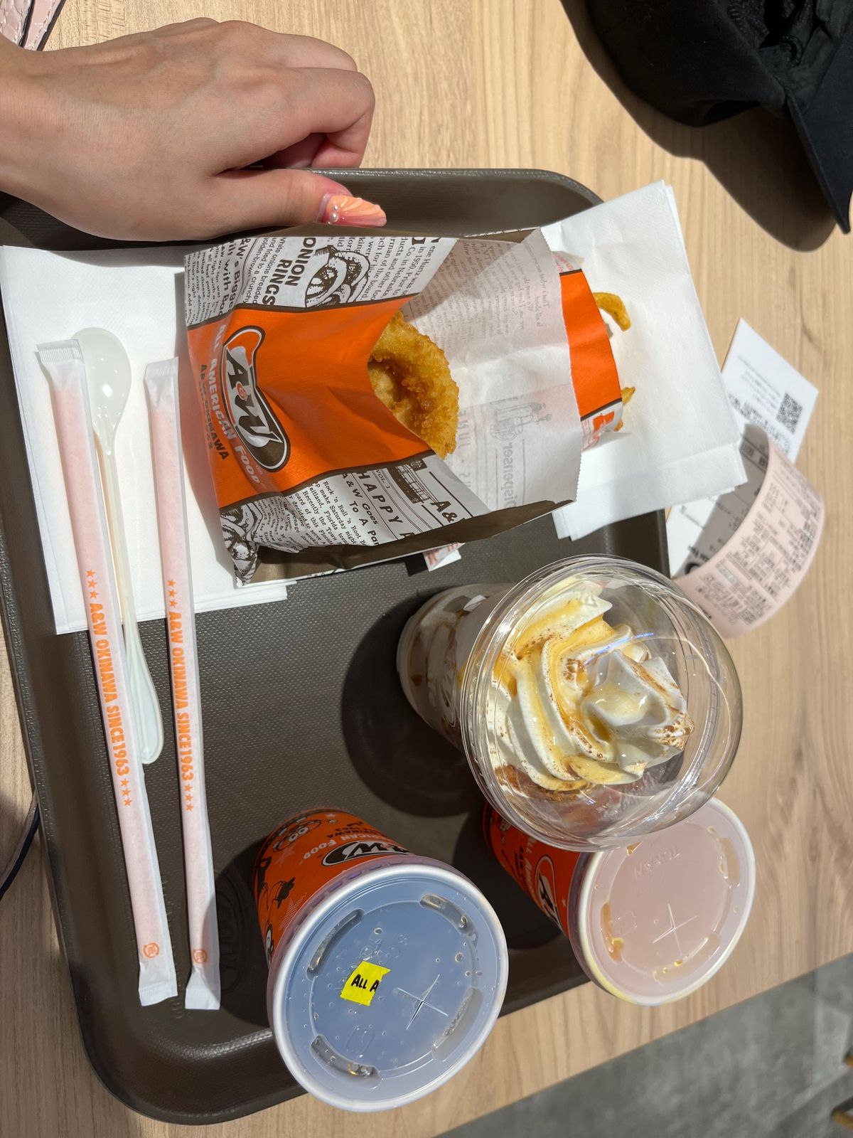 星野リゾートホテル泊まったの。
窓からの景色海も見えてサイコーだった💕

...