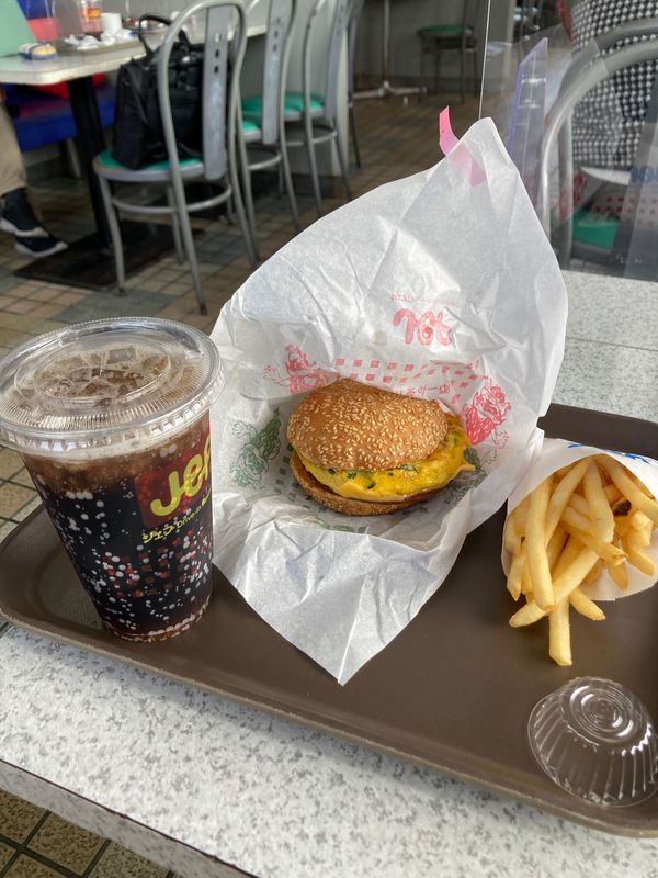 日本・沖縄県「202212沖縄旅行」の写真：2日目①
朝はJefでヌーヤルバーガー🍔...