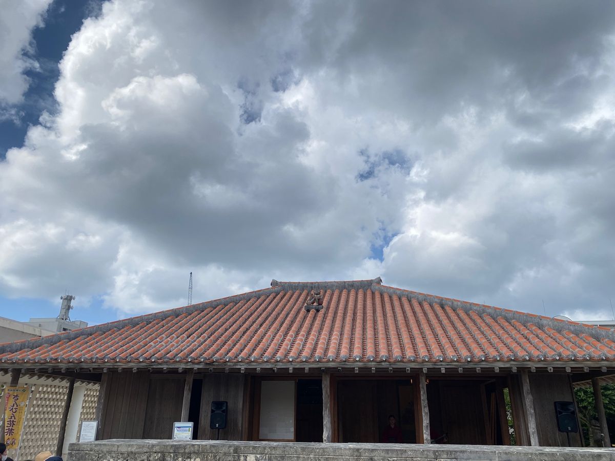 沖縄県立博物館に来ました。
博物館でその土地の文化に触れるのも一興。