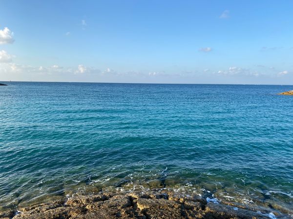 日本・沖縄県「片道6000マイル！シーズンオフの沖縄」の写真：2日目もいいお天気。
波も穏やかでした。