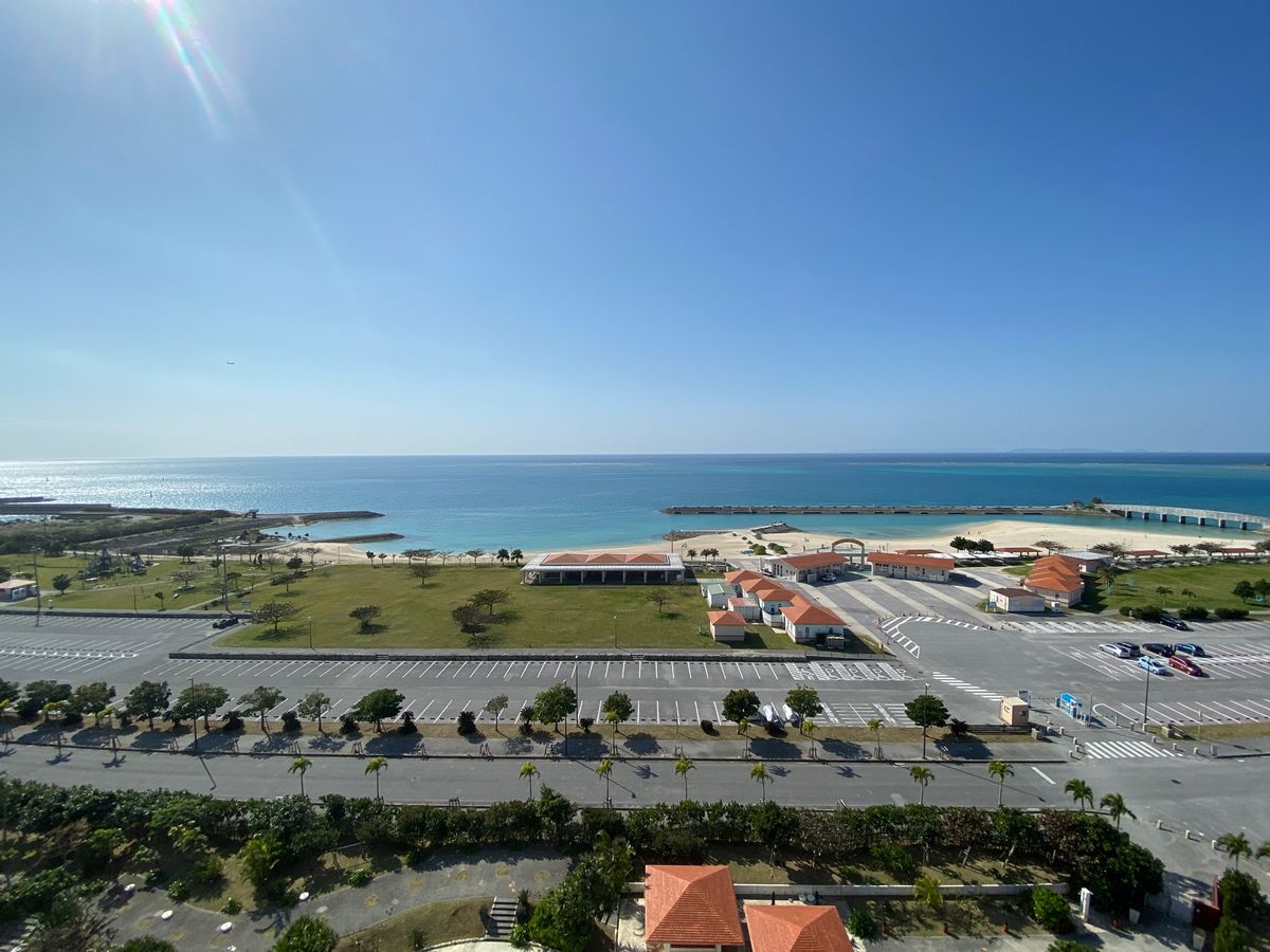 ベランダから広がるオーシャンビュー。
安近短がモットーな旅の中ではかなり稀...