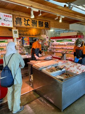 沖縄に着いて1食目のお昼は、糸満のお魚センター。
やっぱり美味しい。