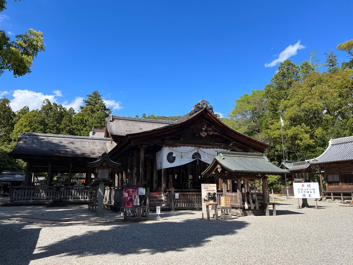 高知県高知市
土佐神社　土佐一宮
●拝殿・弊殿・本殿
●鼓楼
●鳥居
●拝...