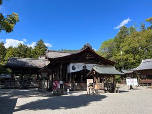 高知県高知市
土佐神社　土佐一宮
●拝殿・弊殿・本殿
●鼓楼
●鳥居
●拝...