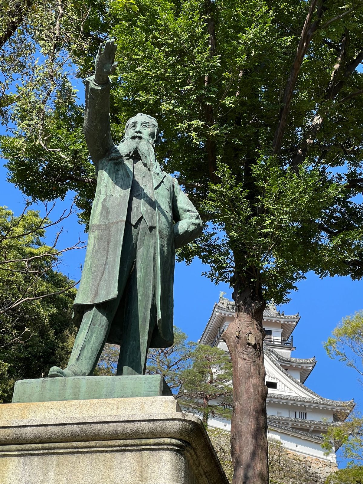 高知県高知市
高知城
●高知城天守閣
●石垣と門
●高知城の板垣退助像
●...