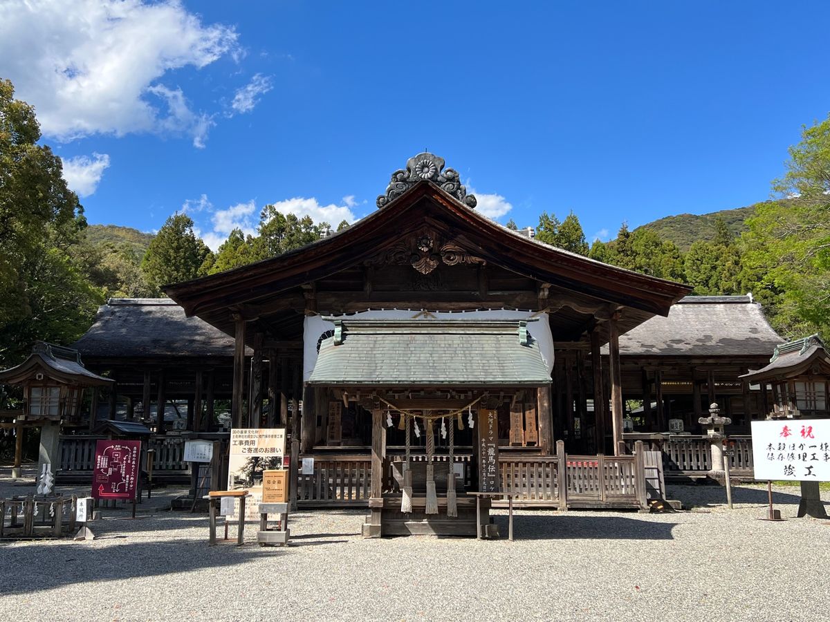 高知県高知市
土佐神社　土佐一宮
●拝殿・弊殿・本殿
●鼓楼
●鳥居
●拝...