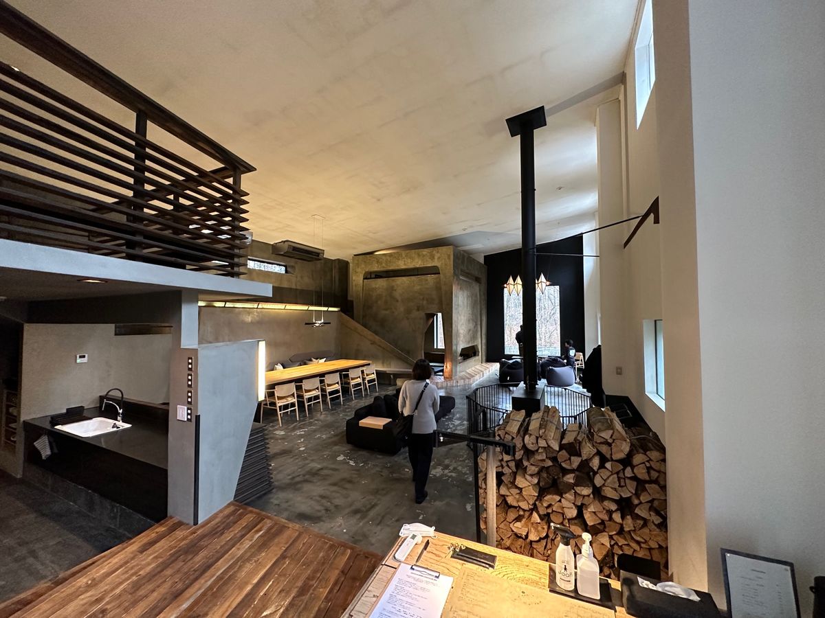 yl&co hotel到着！
広々とした空間と焚き火

あとはワインを飲み...