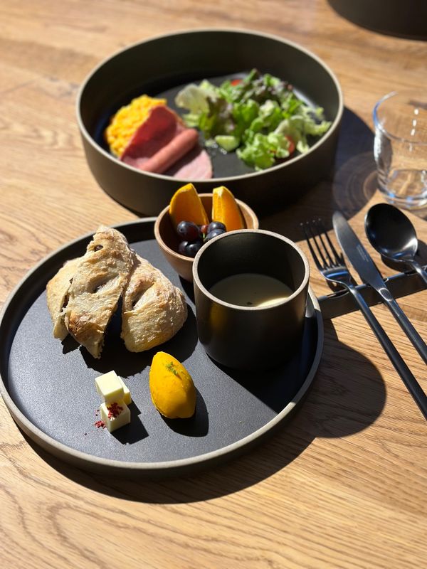 日本・山梨県「一棟貸しホテル「yl&co Hotel」へ」の写真：朝ごはん