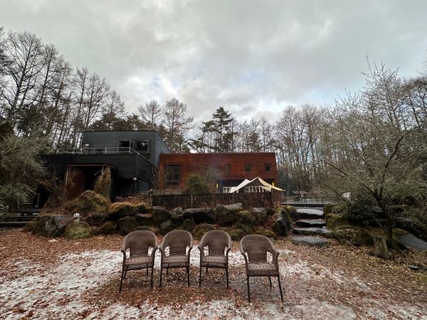 日本・山梨県「一棟貸しホテル「yl&co Hotel」へ」の写真：天気はあまり良くないけど、夜になったらタ...