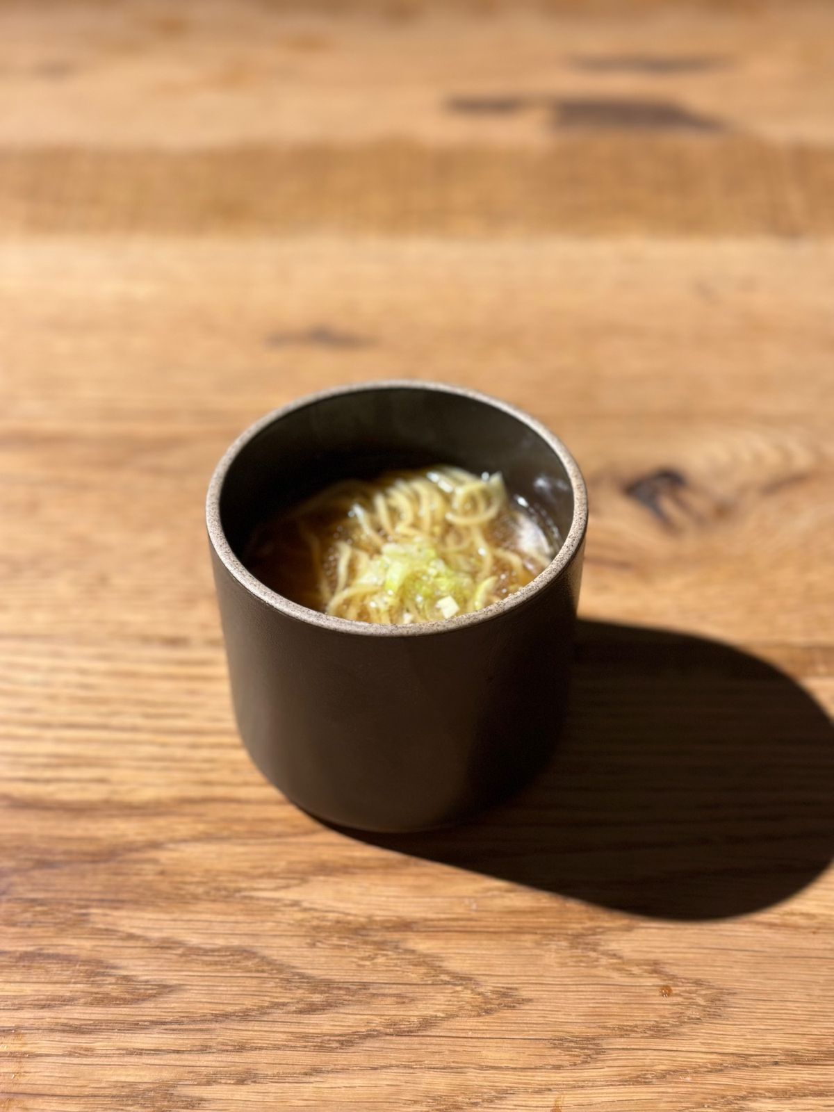 夕食のしゃぶしゃぶ。牛と豚と野菜とお刺身。とても美味しくボリューミー😂〆の...