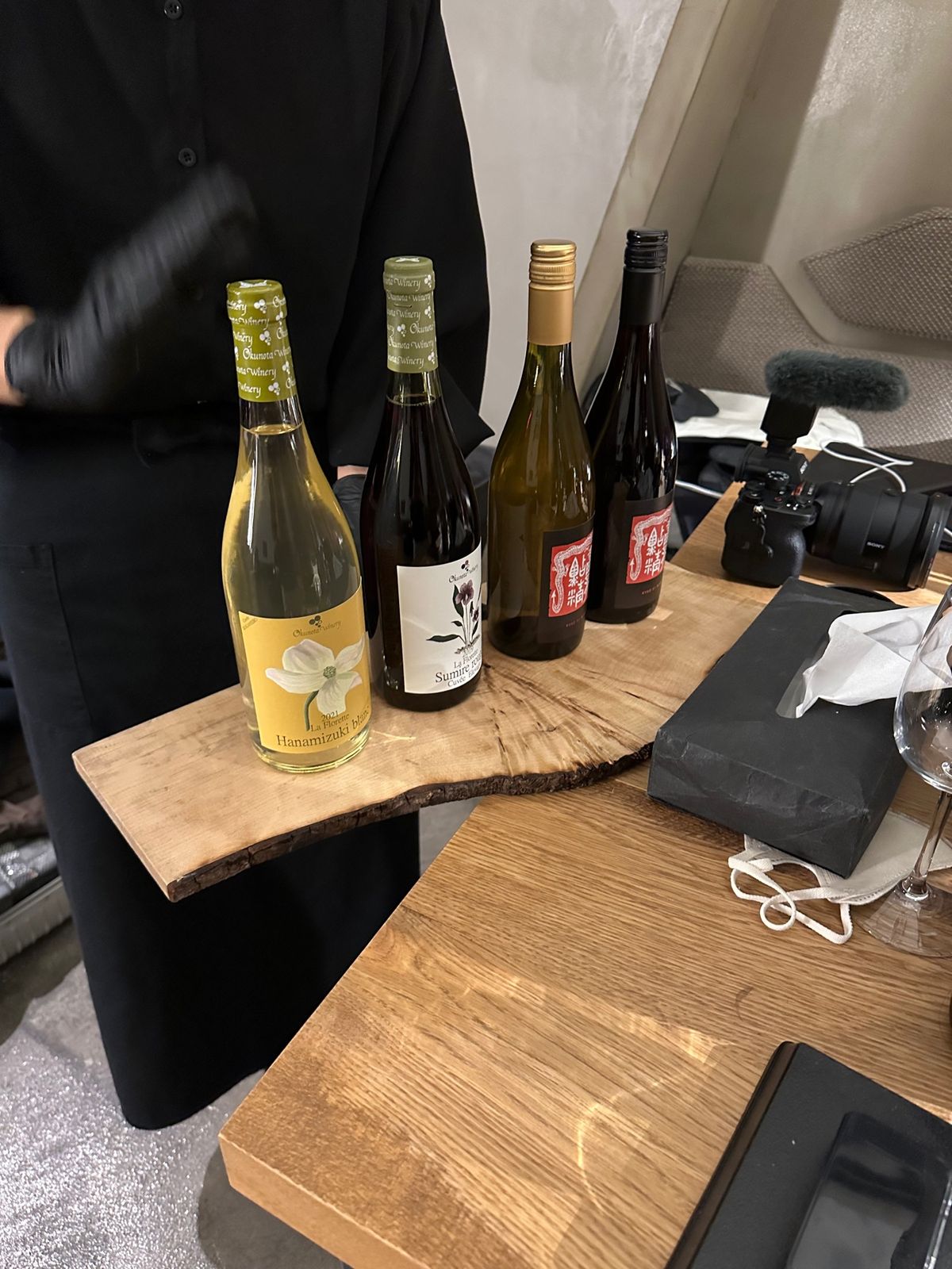 夕食のしゃぶしゃぶ。牛と豚と野菜とお刺身。とても美味しくボリューミー😂〆の...