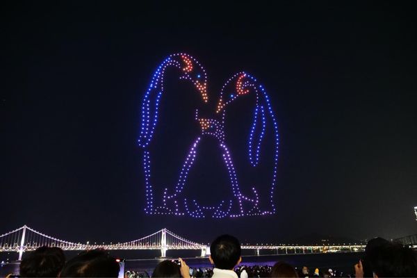 大韓民国 (韓国)・釜山「釜山旅行」の写真：ドローンのショー
