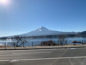 忠霊塔と忍野八海、河口湖