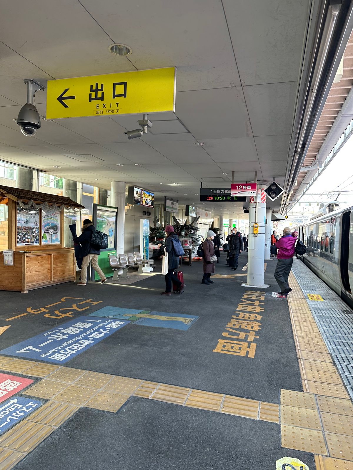 田沢湖駅に到着。新幹線の駅なんだけどすぐに改札出口！米沢駅もこんな感じだっ...