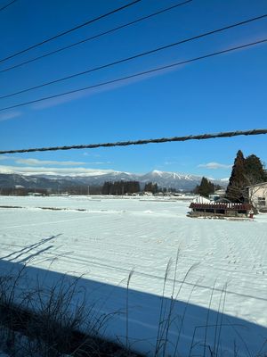 秋田に入ると雪景色に