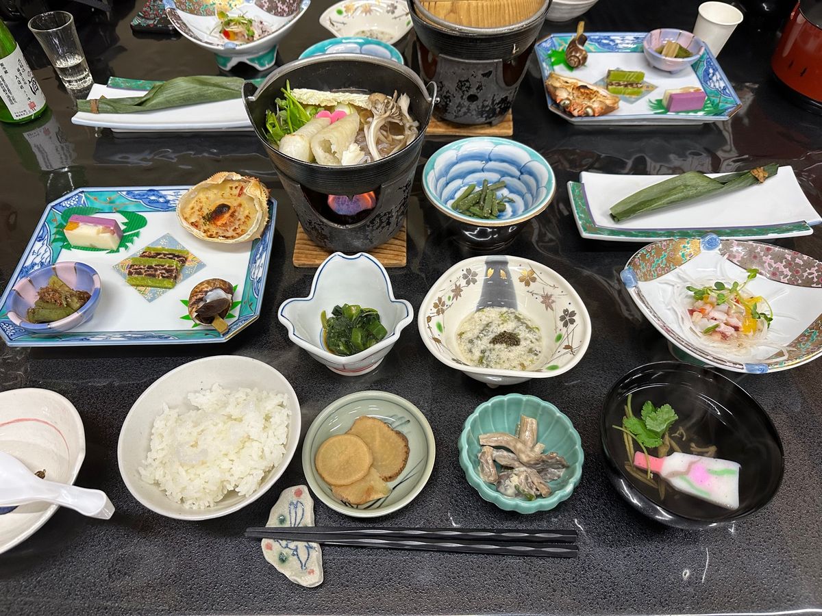 夕飯はきりたんぽ鍋！

ようやく目的にありつけた〜。食事は精進料理のような...