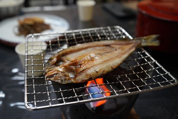 日本・田沢湖「秋田秘湯・田沢湖の旅」の写真：蟹場温泉の朝食。
鮎の一夜干し、珍し美味...