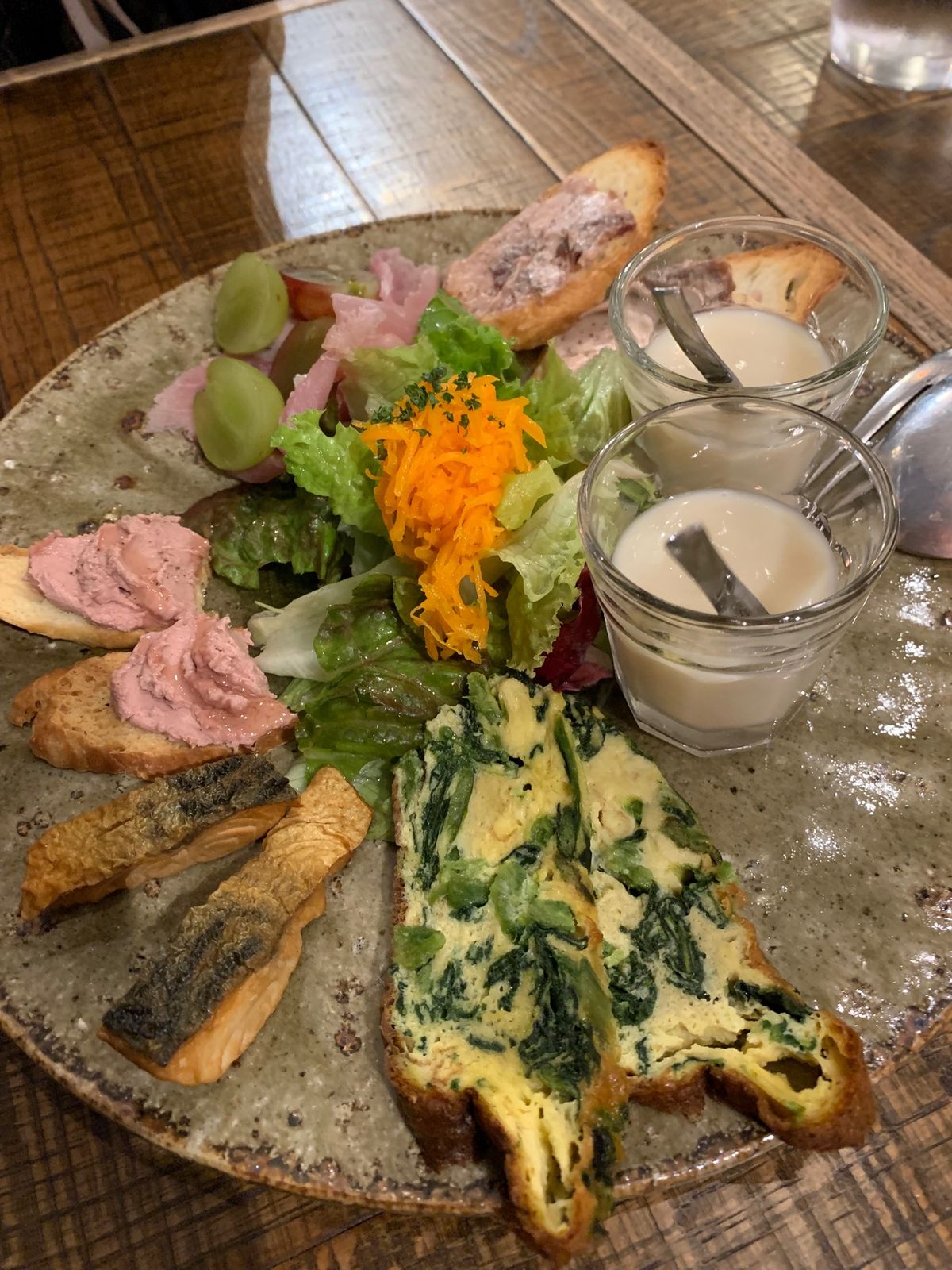 大好きな加藤食堂さんへ。
ワインは撮り忘れ💦代行をお願いするか悩んだ末、往...