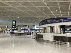 まずは成田空港第一ターミナル。何処かに行くわけではありませんが💦
閑散とし...