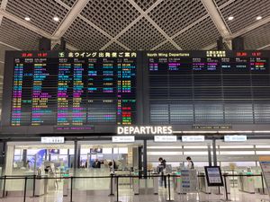 まずは成田空港第一ターミナル。何処かに行くわけではありませんが💦
閑散とし...