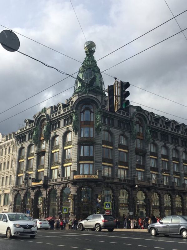 ロシア連邦・モスクワ「【聖地巡礼】二度目のツアー旅行でロシア」の写真：午後はネフスキー通りを自由散策。
ドムク...