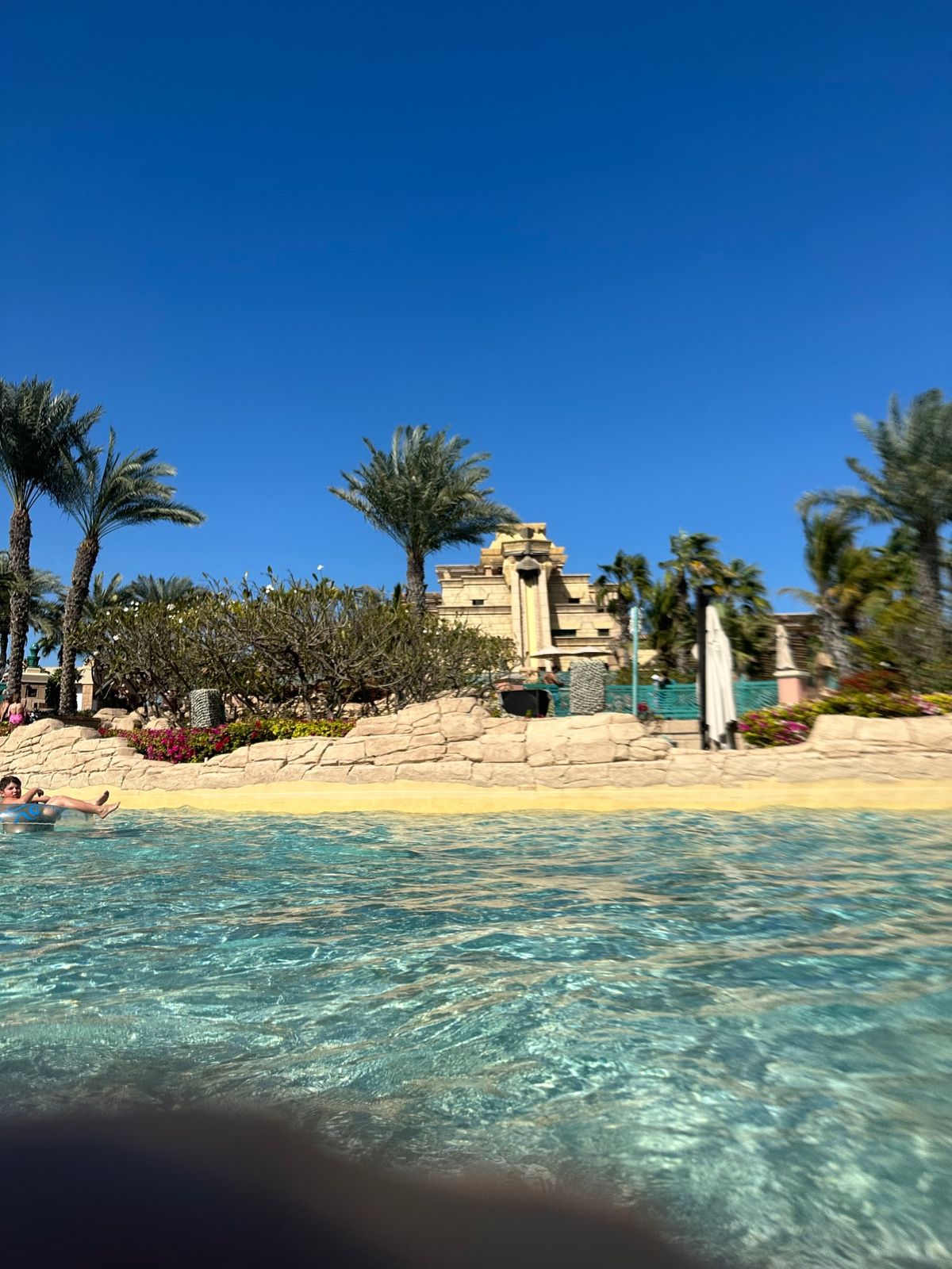 3泊目はドバイに戻り、巨大な人工島のパームジュメイラ先端にあるアトランティ...