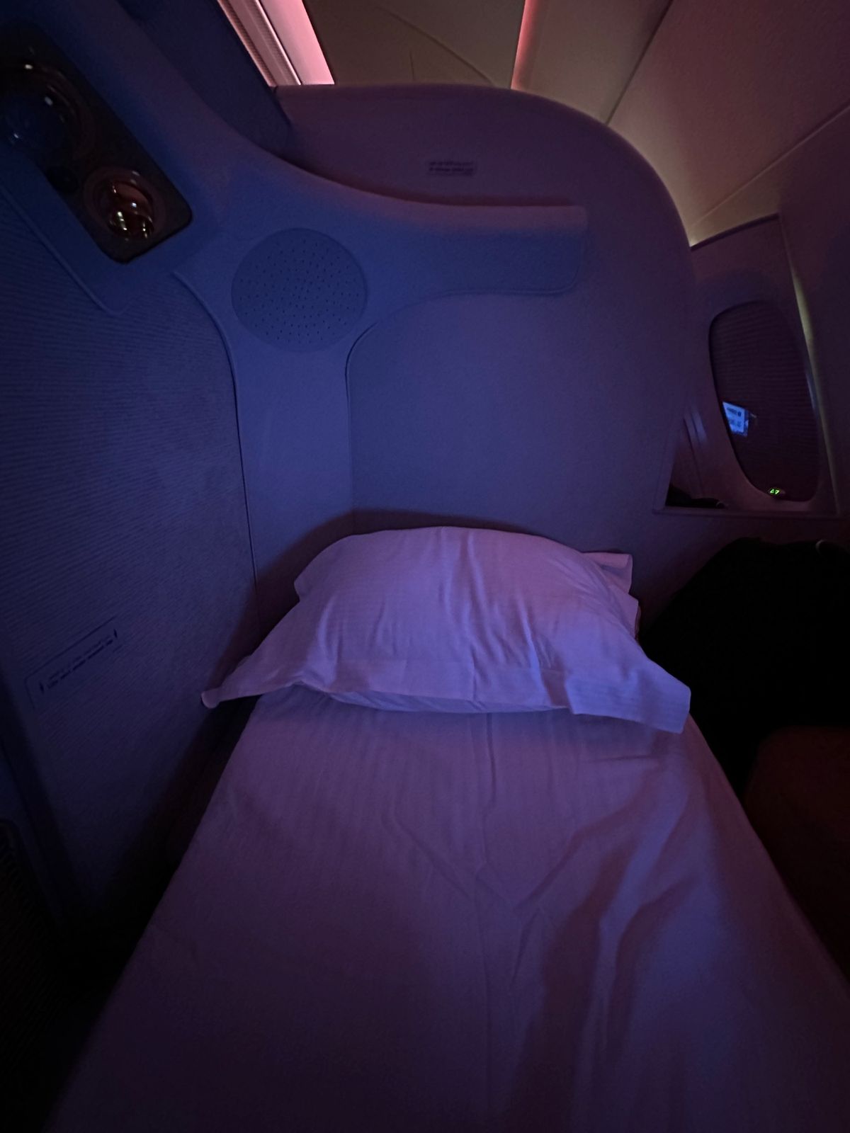 フルフラットで布団もついてきました
心地よさと共にこれに慣れてしまう事に恐...