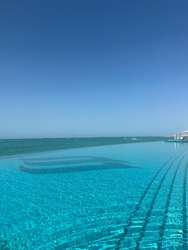 アラブ首長国連邦・ドバイ「ドバイで豪遊する旅」の写真：ブルジュアルアラブの屋外プールもすごかっ...